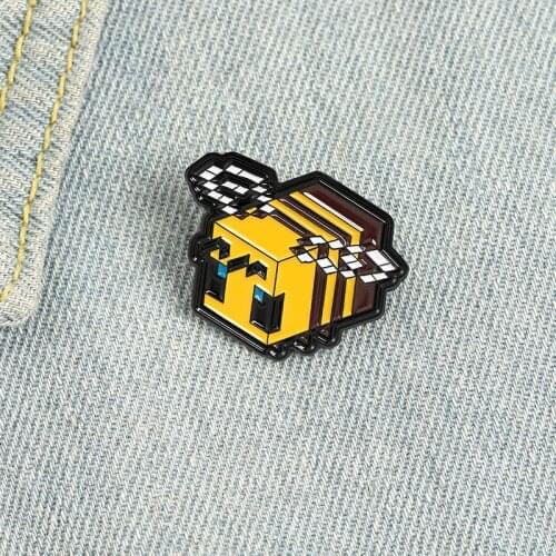1PCS Novelty Creative Animal Bee / PIG Enamel Pin Lapel Pins Badge Brooch Fashion Cartoon Alloy Mosaic Pixel Brooches