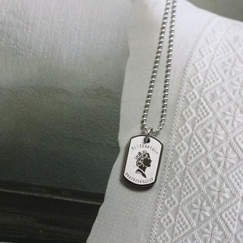 Necklace for Women Elizabeth Ⅱ Queen Head Portrait Square Pendant Gold Color Titanium Steel Beads Chain Vintage Jewelry(GN406)