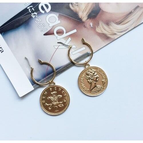 1Pair Vintage Beauty Head Queen Earrings for Women Jewelry European Coin Hoop Earrings New Fashion Womens Circle Earings E09
