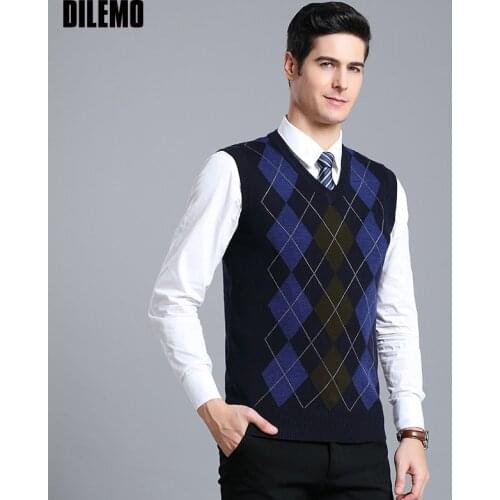 New Fashion Brand Sweater Mens Pullover V Neck Slim Fit Jumpers Knitting Patterns Autumn Vest Sleeveless Casual Clothing Men