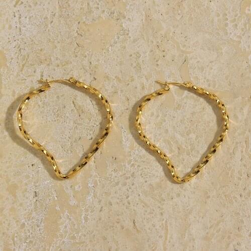 2021 New Slight Texture Delicate Large Heart Shape Hoop Earrings Gold Plated Stainless Steel Hypoallergenic Gold Hoops
