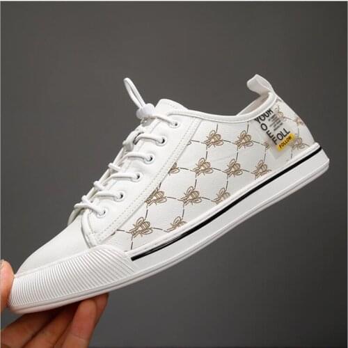 The new autumn 2020 leather mens casual slats are versatile and fashionable. Soft upper European station white shoes