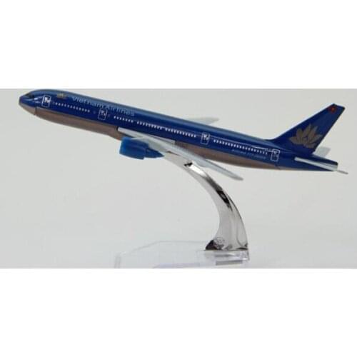 1:400 plane model B777 Vietnam Airlines aircraft B777 Metal simulation airplane model for kid Children toys Christmas gift