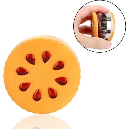 Sharp Diamond Teeth Creative Spice Mill Biscuits Shaped 2 Layers Pipe Smoking Grinders Tobacco Crusher 1PC Herb Grinder