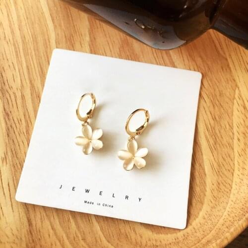 Fashion Temperament Opal Beautiful Clip on Earrings Women Simple Flowers Sweet Piercing Earrings