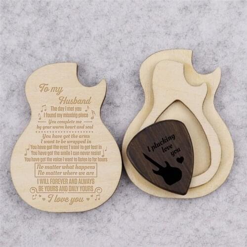 Personalized Guitar picks box customized gift wooden plectrum holder engravable items dropshipping 2020 valentines day Q0095