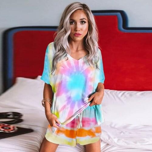 COLOR OF HEART Women's Travel Shorts