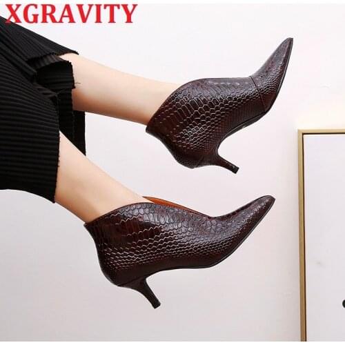XGRAVITY New Fashion Pointed Toe Boots Fashion V Cut Design Crocodile Pattern Ladies Fashion Boots Elegant Snakeskin Shoes C326