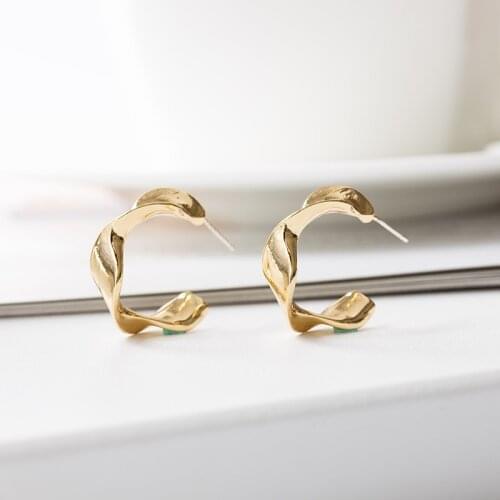 Jaeeyin 2021 Fashion Simplicity Jewelry Smooth Surface Twist C Shape New Arrivals Stud Earrings Gift For Women Girl Lady Unisex