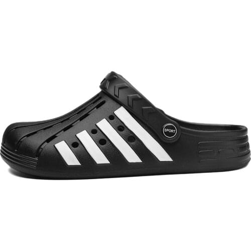 2021 Men Summer New Crcks Sandals Lightweight Large Size Clogs Outdoor Shoes Crocse Beach Shoes