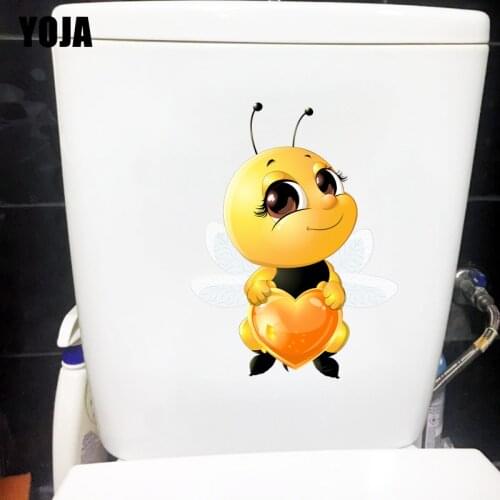 YOJA 17.6×23.5CM Bee Holding A Heart Childrens Bedroom Wall Stickers Home Bathroom Decor Toilet Decals T1-3272