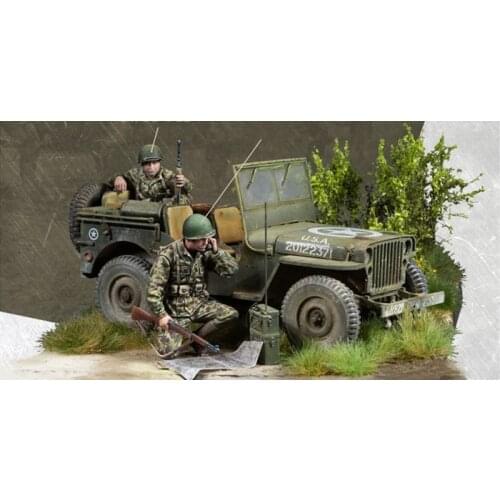 1/35 Resin Figure Model Kit Unassambled Unpainted//1086(2 figures NO CAR NO MAP)
