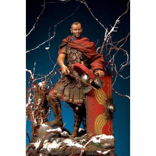 New Unassembled 1/24 75mm ancient Roman warrior stand with shield Resin Figure Unpainted Model Kit