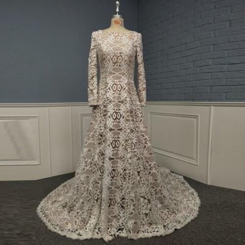 Vintage Lace Muslim Wedding Dress Bateau Neck Long Sleeve Arabic Bridal Gown with Chapel Train