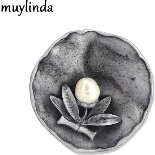 Muylinda Big Metal Flower Brooches Vintage Freshwater Brooch Pin For Women Banquet Party Pins And Brooches Jewelry