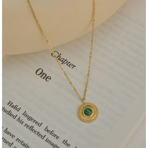 Vintage Stainless Steel Textured Round Pendant Necklace For Women Trendy Green Stone Collar Necklace High Quality Jewelry Gift