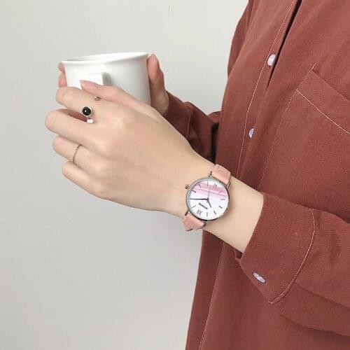 Fashion Women Retro Watches Vintage Leather Quartz Clock Gifts Aurora Gradient Pattern Casual Female Wrist Watch Zegarki Damskie