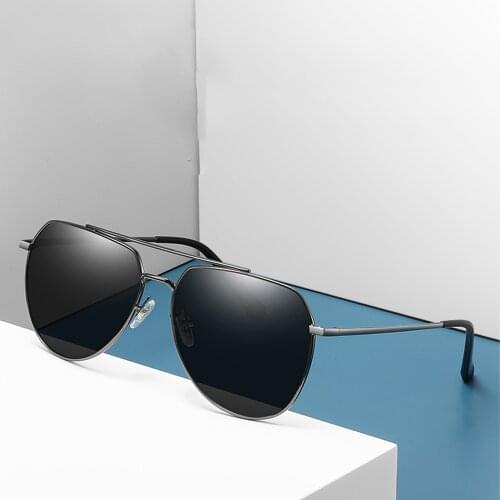 Brand New Arrival Unisex Alloy Mens Photochromic Mirror Polarized Driving Sun Glasses Eyewear Sunglasses For Women 7702