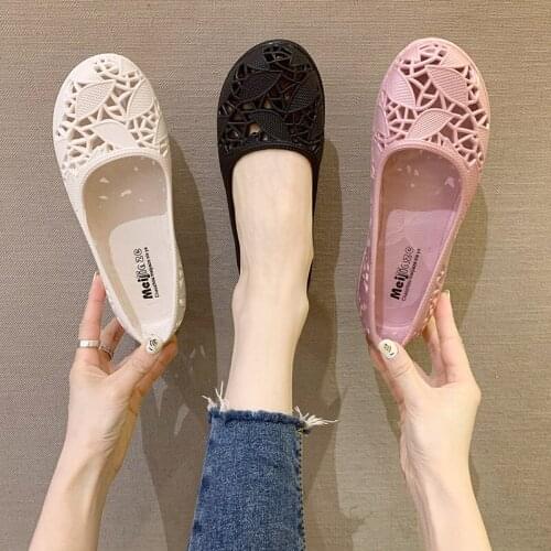 Hollow-out slip on jelly shoes women breathable shallow mouth woman flats korean waterproof summer carved hole shoes zapatos2020