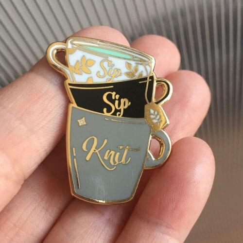 Sip Sip Knit Weave Hard Enamel Pins Craft Jewelry Knitters Flair Tea Enthusiast Golden Brooch Backpack Hat Collar Lapel Badges