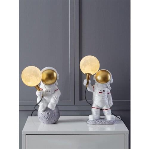 Nordic Creative Astronaut Decorative Resin Table Lamps Bedside Childrens Room Bedroom Desk Eye Protection LED Reading Lighting