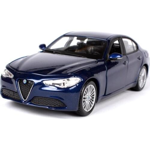 1:24 Scale Bburago 2016 Romeo Giulio Car Diecast Alloy Car Model Simulation Metal Adult Gift Collection Display Show