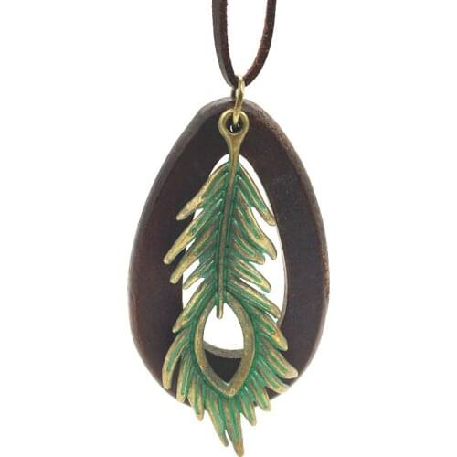 New Design Leaf Green Fashion Collar Round Wood Retro Vintage Pendant Leather Pendants Necklace Women Men Sweater Chain Jewelry