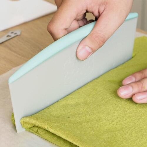 Multifunction 9Inches Large Nonslip Handle Dough Scraper Pastry Cutter with Scale