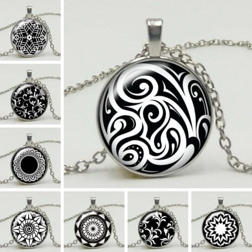 3-color Fashion Retro Wind Kaleidoscope Black and White Buddhist Yoga Mandala Glass Art Pendant Necklace Round Ladies Jewelry