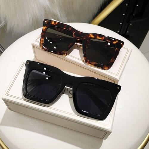 WHO CUTIE Vintage Oversized Square Sunglasses Women Thick Frame Shades Eyewear Trendy Leopard Cat Eye Sun Glasses Female Oculos