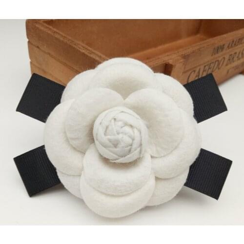 Fashion Female Fabric Camellia Flower Brooch for Wedding Big Handmade Bow Black White Cloth Brooches for Women Costume Jewelry