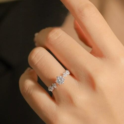 New Popular Rings 6-Claw Design Inlay AAA Cubic Zircon Charm Womens Luxury Fine Jewelry For Wedding Engagement Statement Gifts