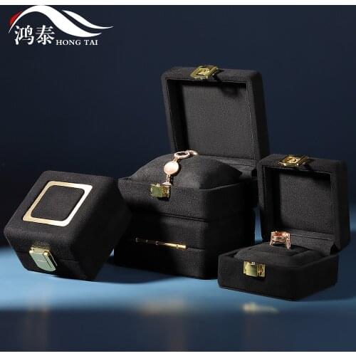 Small lightweight Microfiber luxury jewelry box ring box necklace bracelet jewelry box gift box storage box can be customized