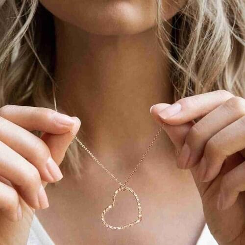 Fashion Necklace for Women Long Chain Heart shaped Pendant Necklace Gift Simple Choker Necklace