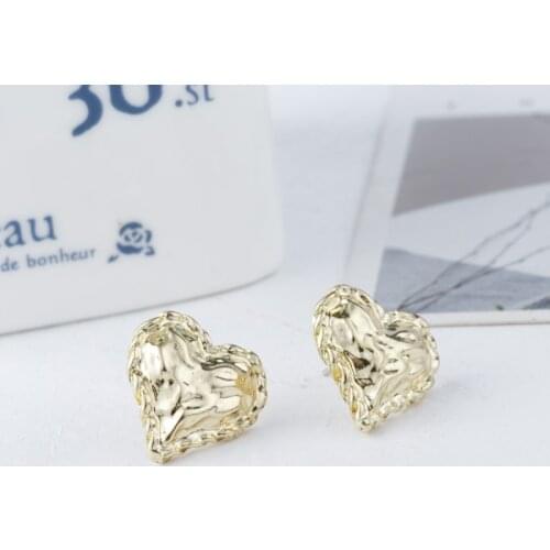 Jaeeyin 2021 New Summer Small Mini Metal Heart Gold Color Trendy Simplicity Temperament Exquisite Decorate Earring Girls Banquet