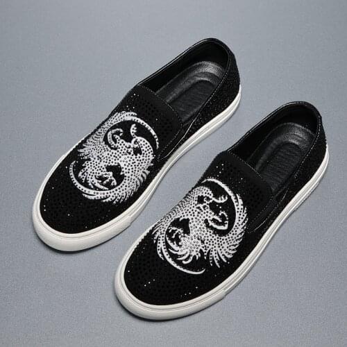 New hot-selling brand mens shoes 2020 spring fashion wild trend comfortable rhinestone casual shoes mens shoes without laces