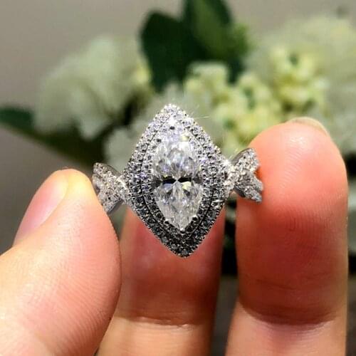Huitan New Fashion Engagement Rings for Women Full Brilliant Cubic Zirconia Romantic Proposal Ring Love Gifts 2021 Trend Jewelry