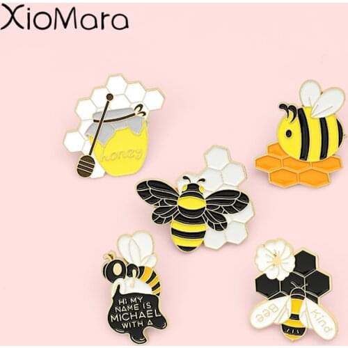 Bee Family Enamel Pins Honeycomb Sweet Honey Brooches Lapel Badges Cartoon Insect Jewelry Gifts for Kid Friend Wholesale Pin