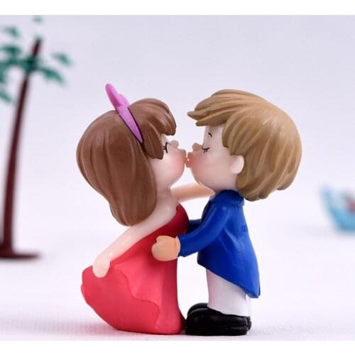 1 Set Kiss Sweety Lovers Couple Figurines Miniatures Fairy Garden Gnome Moss Valentines Day Gift Resin Crafts Home Decoration
