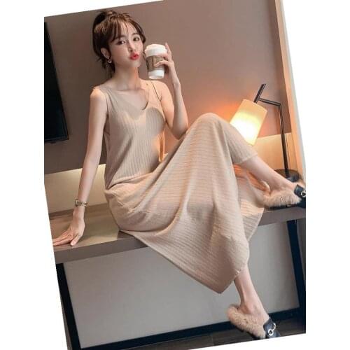 The new during the spring and autumn 2021 loose knitting condole belt dress camisole dress in long black base