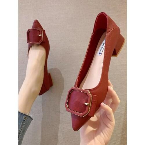 Single shoes women thick heels 2020 new retro wild soft bottom metal buckle pointed shallow mouth womens shoes peas shoes