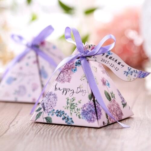100pcs/lot High-quality Pyramid Candy Boxes Wedding favors Gift Box Wedding Party Favor Decoration