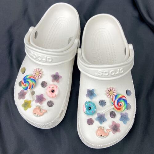 2021 Fashion Elegant DIY Croc Charms Designer Trend High Quality Clog Shoe Button Decoration Cute Cartoon Shoes Charms for Croc