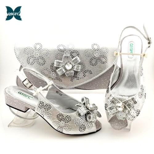 Sliver Color Italian Design 2021 Hot Selling Low Heels Party Nigerian Ladies Shoes and Bag Set Decorated With Narrow Band