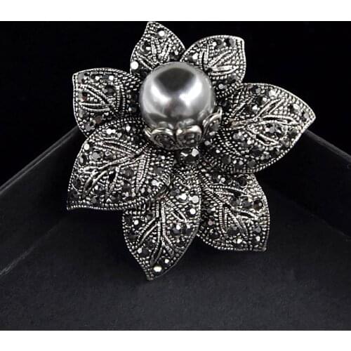 Vintage Black Style Pearl Flower Brooch Hot Selling Fantastic Women Scarf Buckle Pin Jewelry Accessories
