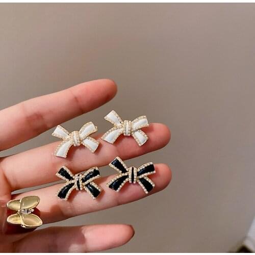 New Korean 2021 Simple Bowknot Simulated Pearl Sweet Elegant Stud Earrings For Women Fashion Jewelry Enamel Pendiente Mujer