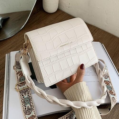 NEW French Design Unique Bag Underarm Bag Handbag Elegant Retro Shoulder Bag Messenger Bag Width 19cm Height 15cm Thickness 7cm