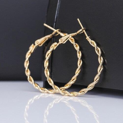 2020 New Golden Hoop Earrings Women Girls Fashion Hollow Circle Earring Wedding Party Jewelry Gift Simple Elegant Ear Ring