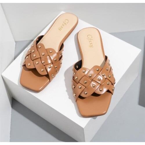 2021 Women slippers Fashion Square head Rivet braid womens slippers summer rivets Non-slip flat One-word womens Beach slippers