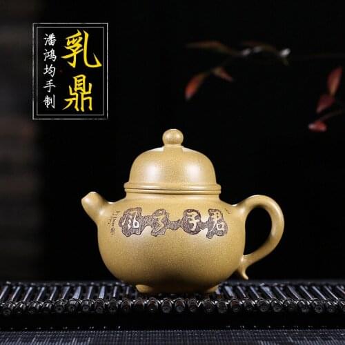 A famous artisan of Yixing Purple Sand Pot, made the mud tripod teapot in the gold section of the original ore by hand